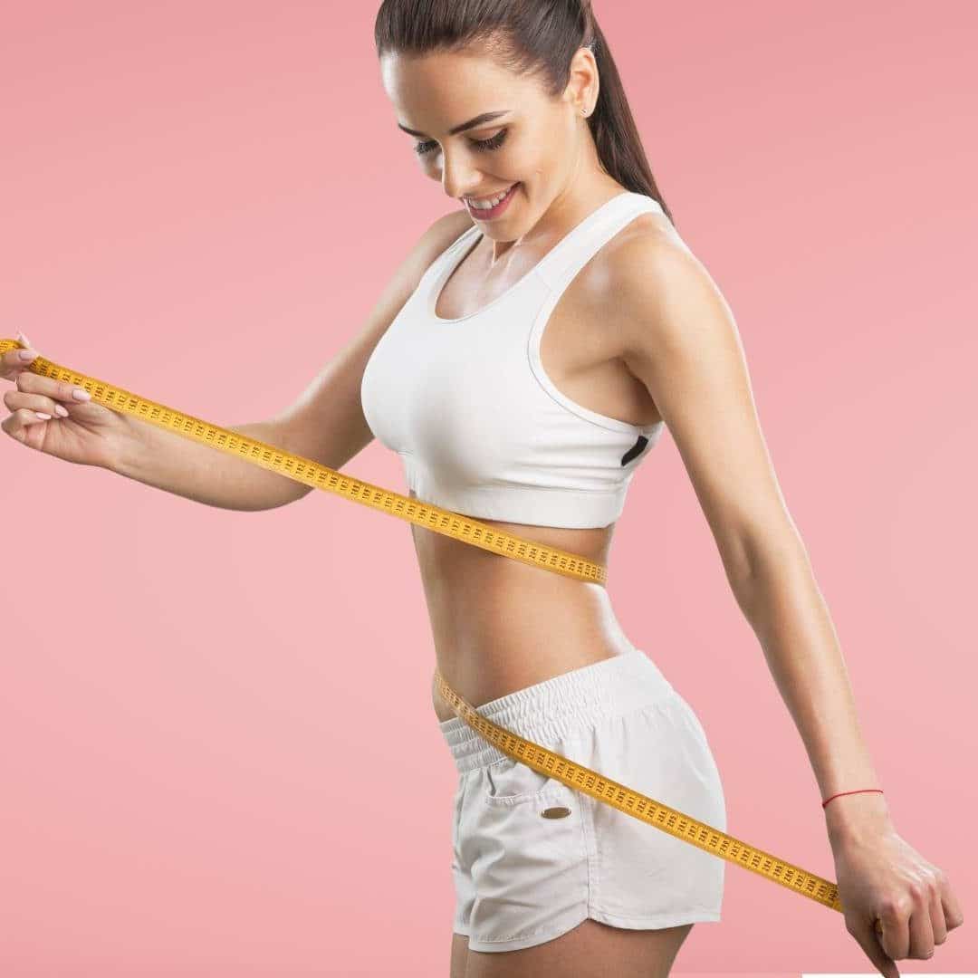Abnehmen mit EMS Training - Frau mit Massband
